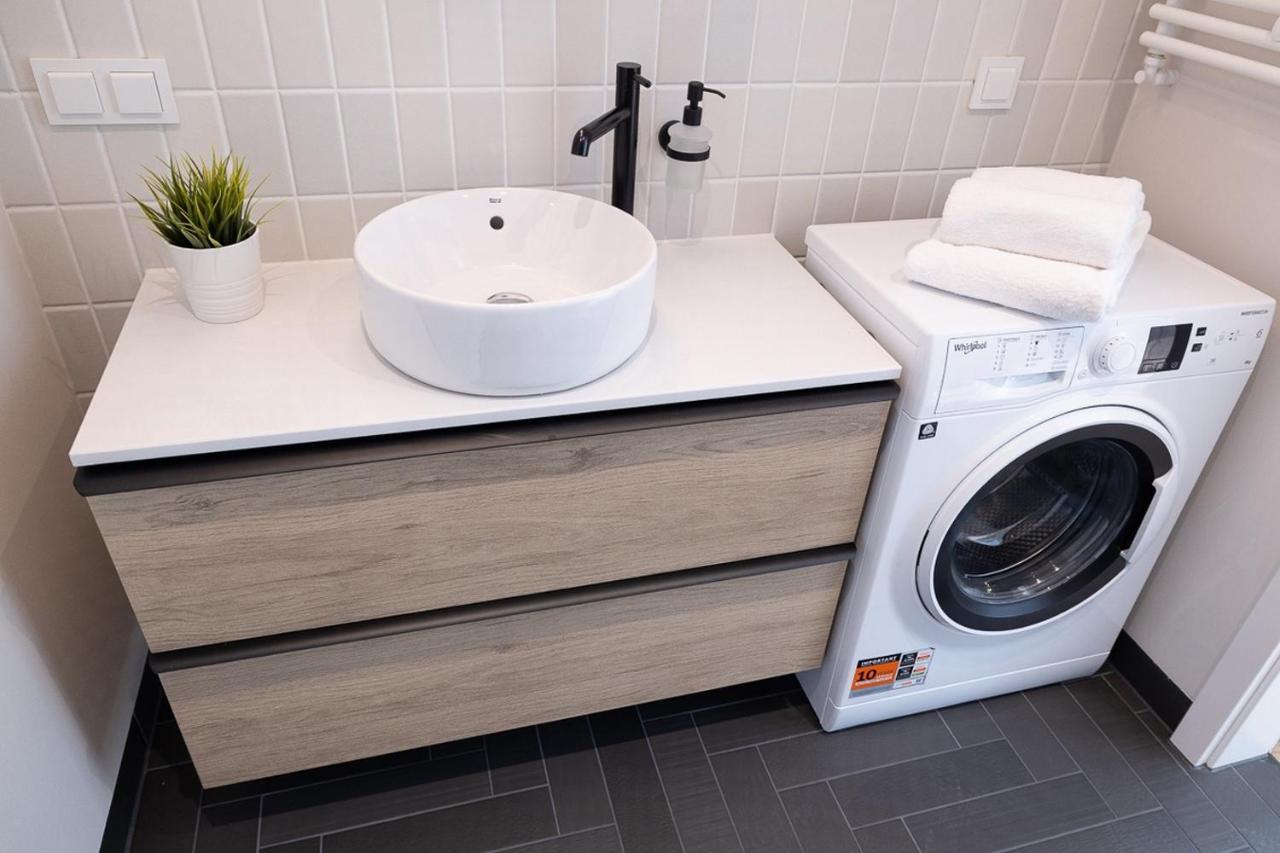 B85 Suites Варшава Екстериор снимка